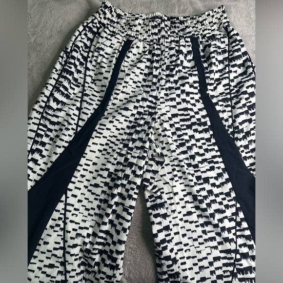 NWOT- FP Movement Aces Printed Pants - Picture 3 of 10